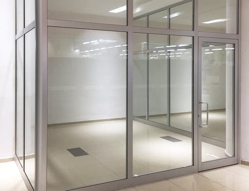 Vidraceiro instalando divisória vidro em Campo Comprido